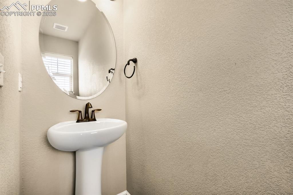 Image 26 of 31: Bathroom
