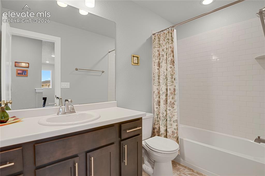 Image 14 of 28: Upper level full guest bath