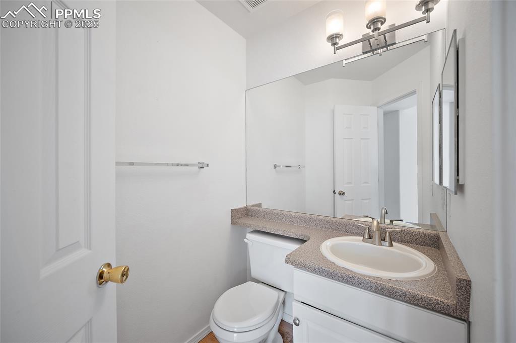 Image 14 of 46: Bathroom