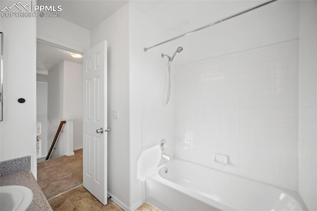 Image 27 of 46: Bathroom