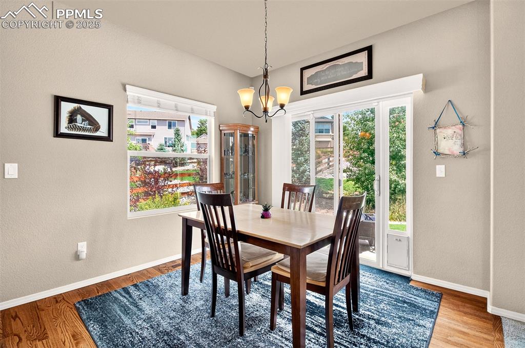 Image 13 of 48: Kitchen nook offers a walk out to the backyard. Very nice for BBQ nights. 