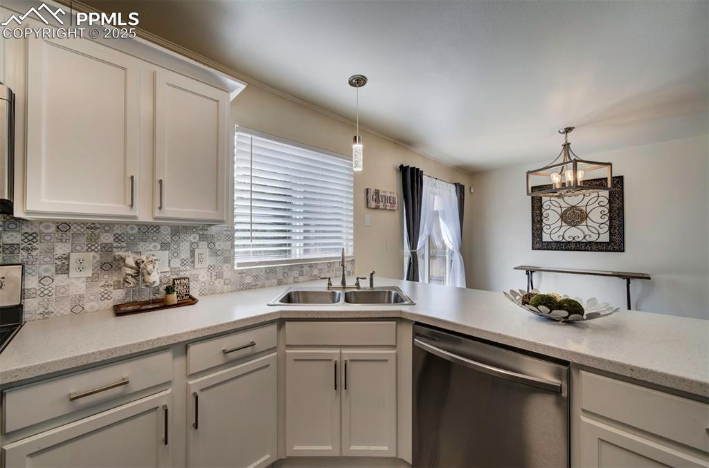 Image 10 of 26: Kitchen