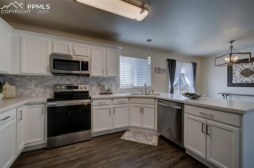Image 12 of 26: Kitchen