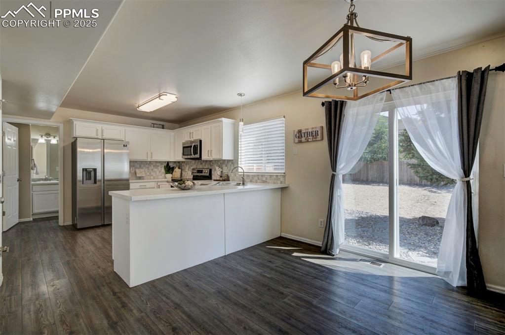 Image 15 of 26: Kitchen