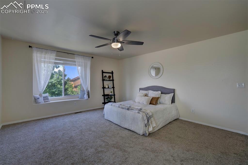 Image 17 of 26: Bedroom