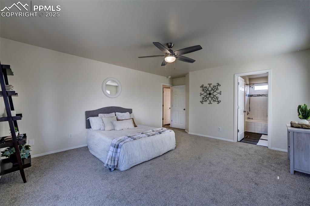 Image 18 of 26: Bedroom