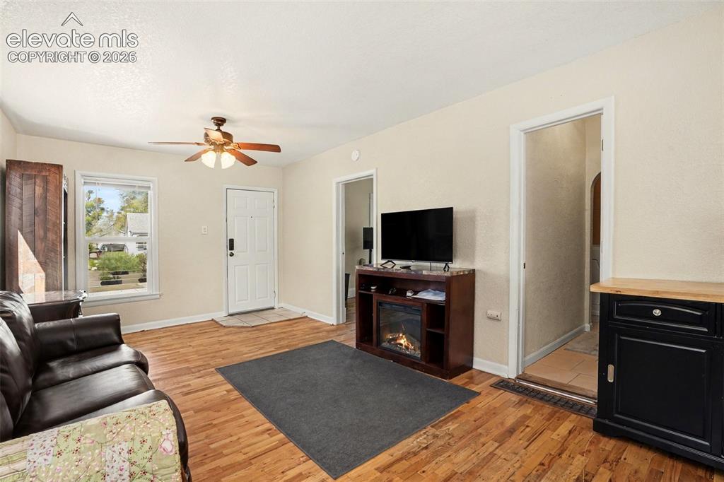 Image 11 of 23: Living Room