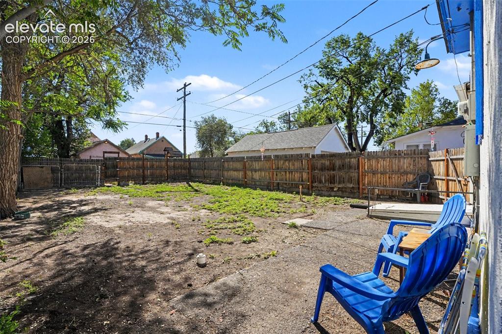 Image 21 of 23: Yard