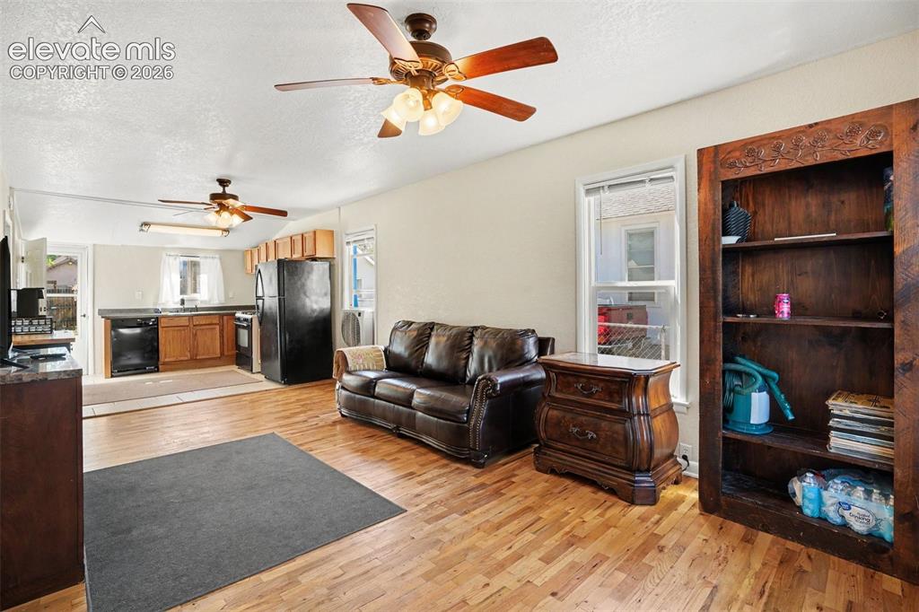 Image 6 of 23: Living Room