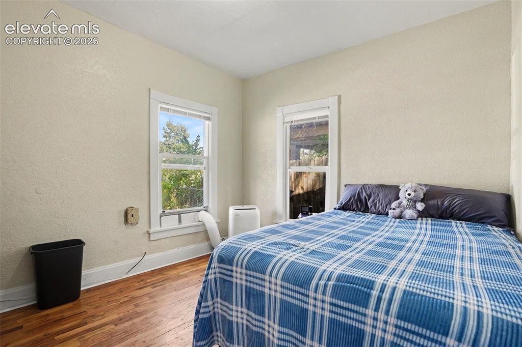 Image 8 of 23: Bedroom