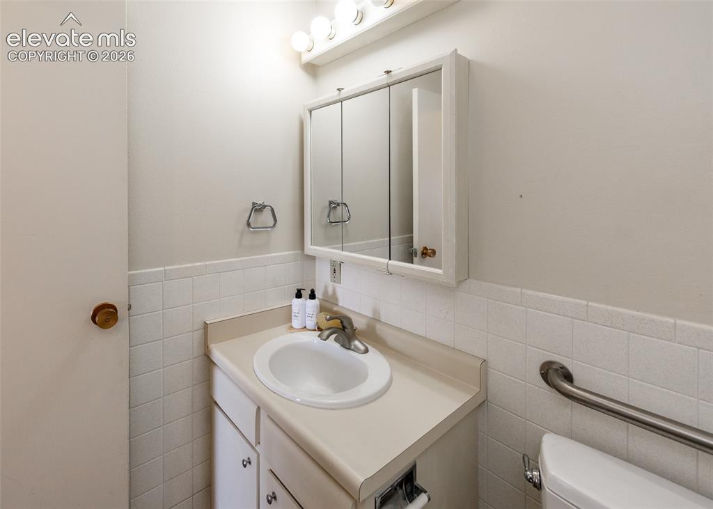 Image 39 of 49: Bathroom