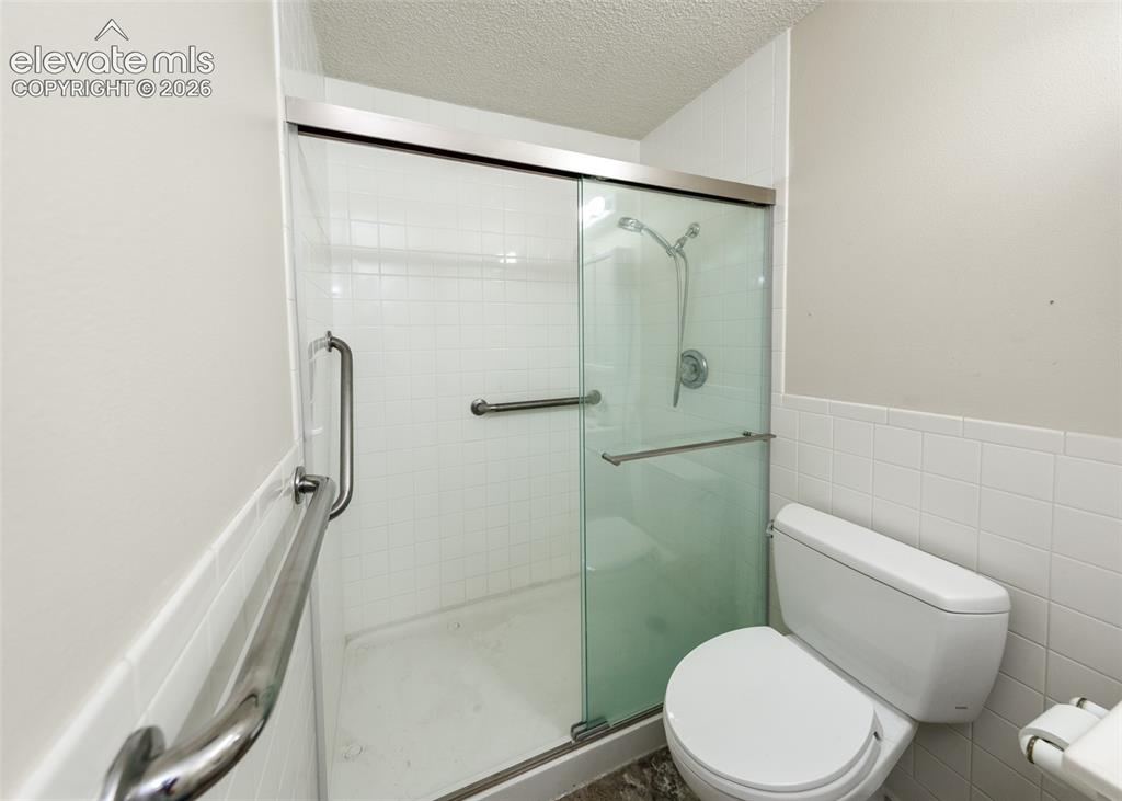 Image 49 of 49: Bathroom