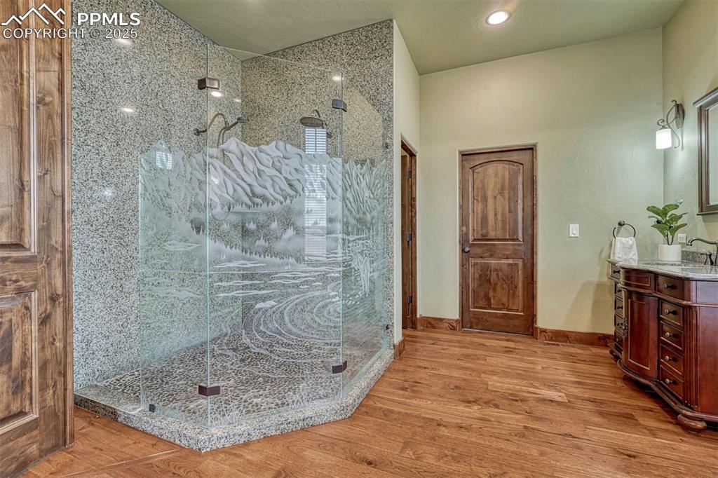 Image 27 of 50: Bathroom