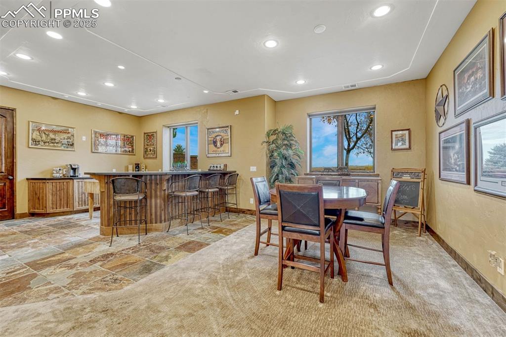 Image 29 of 50: Dining Area