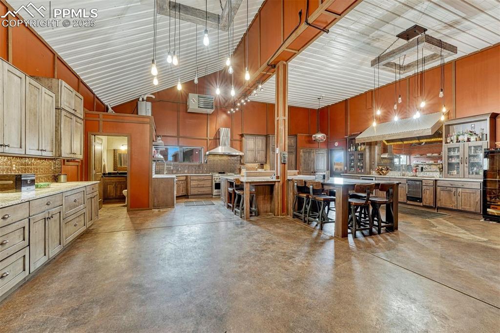 Image 34 of 50: Kitchen