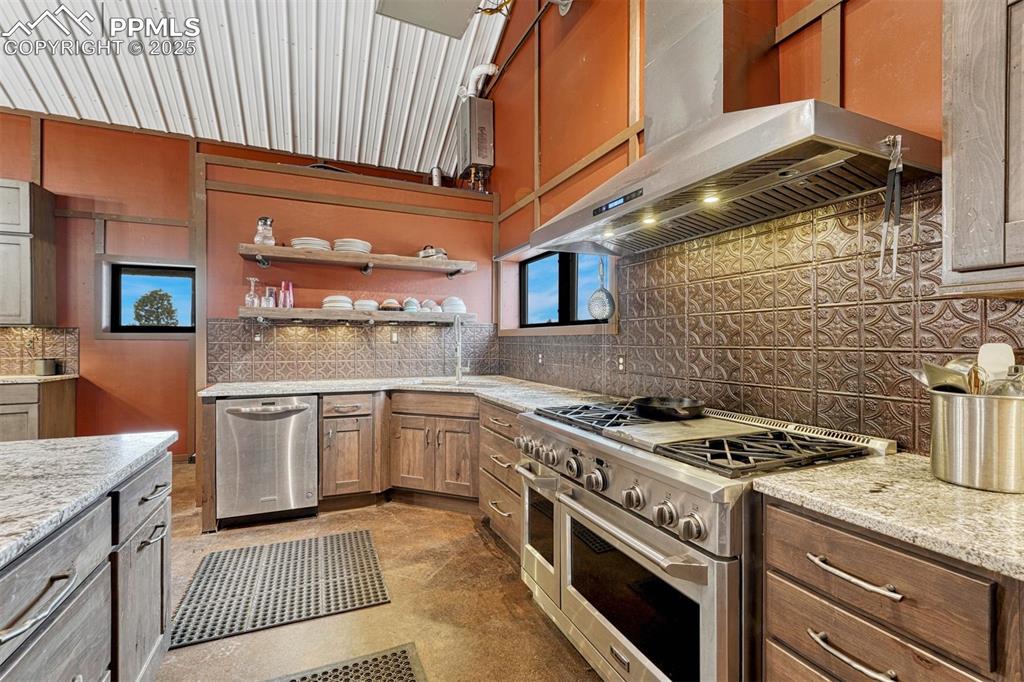 Image 35 of 50: Kitchen