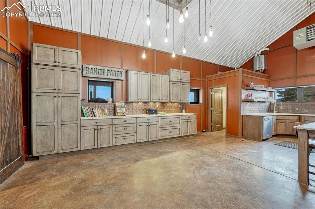 Image 37 of 50: Kitchen