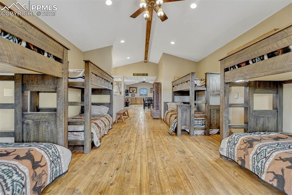 Image 39 of 50: Bedroom