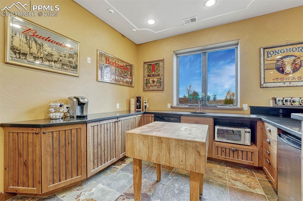 Image 43 of 50: Kitchen