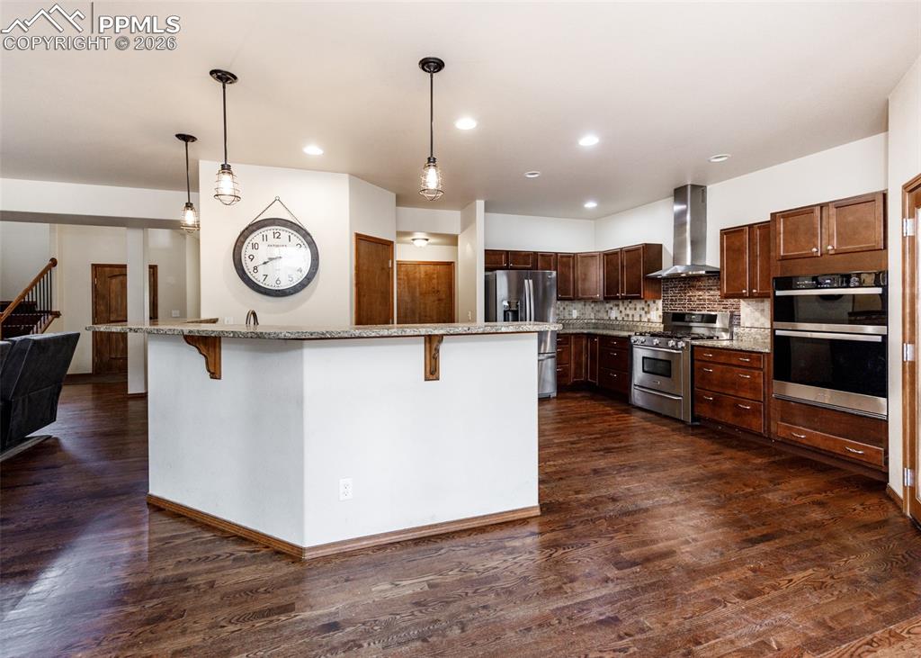 Image 11 of 50: Kitchen