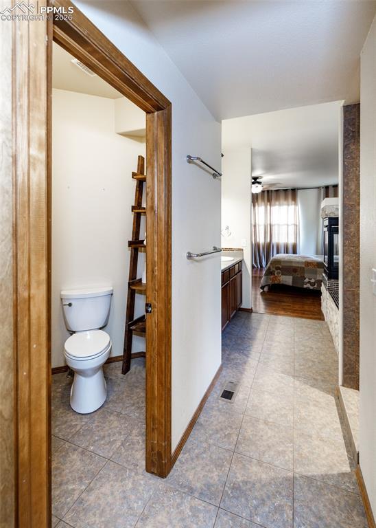 Image 25 of 50: Bathroom