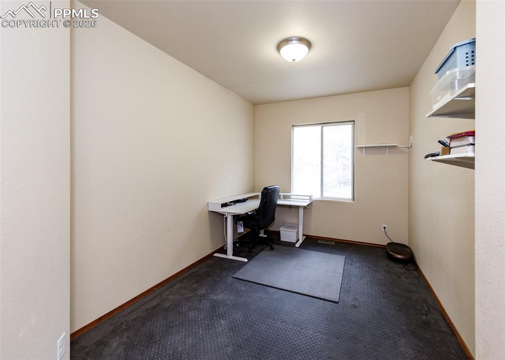 Image 28 of 50: Office