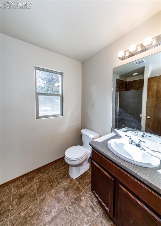 Image 35 of 50: Bathroom