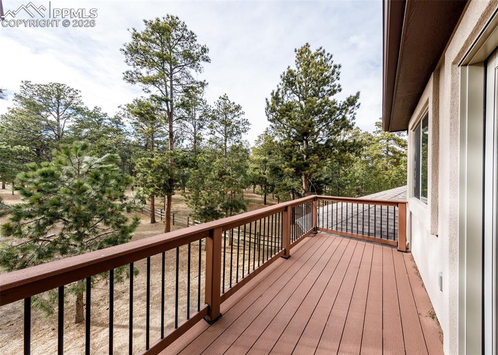 Image 44 of 50: Deck