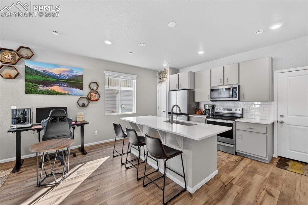 Image 15 of 40: Kitchen