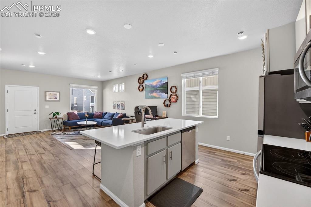 Image 16 of 40: Kitchen