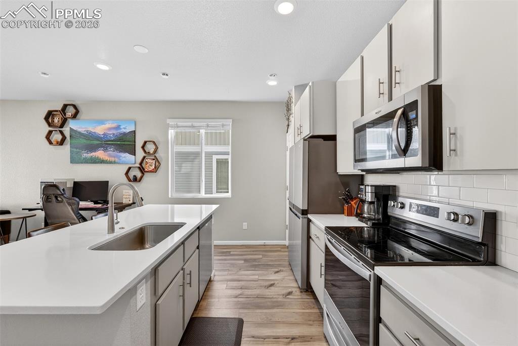 Image 17 of 40: Kitchen