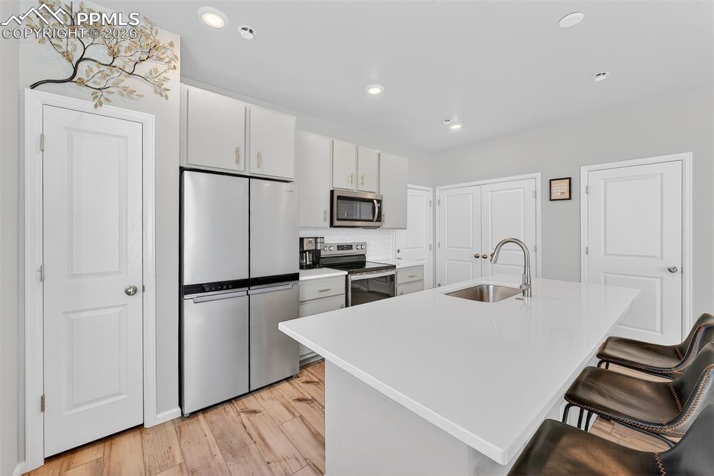 Image 18 of 40: Kitchen