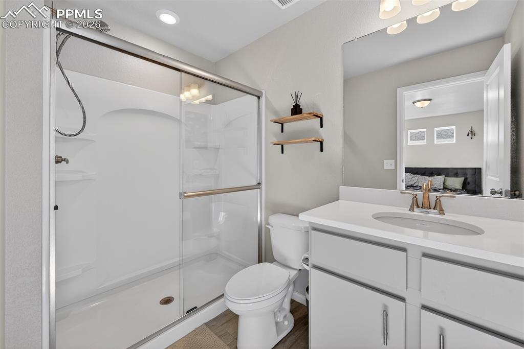 Image 24 of 40: Bathroom