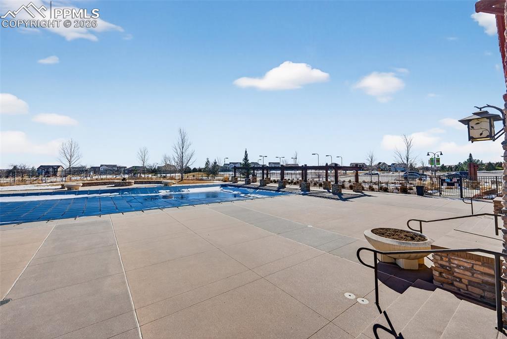 Image 39 of 40: Pool