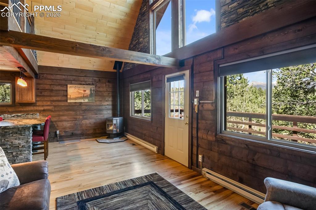 Image 11 of 21: Entry