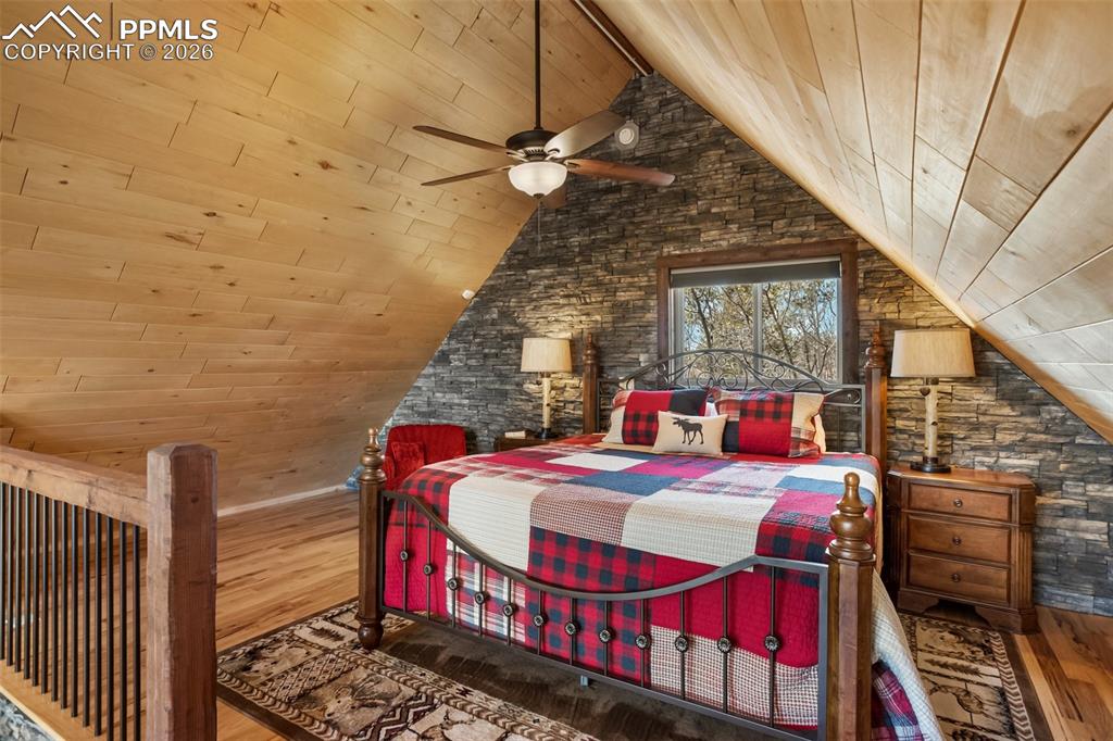 Image 14 of 21: Bedroom