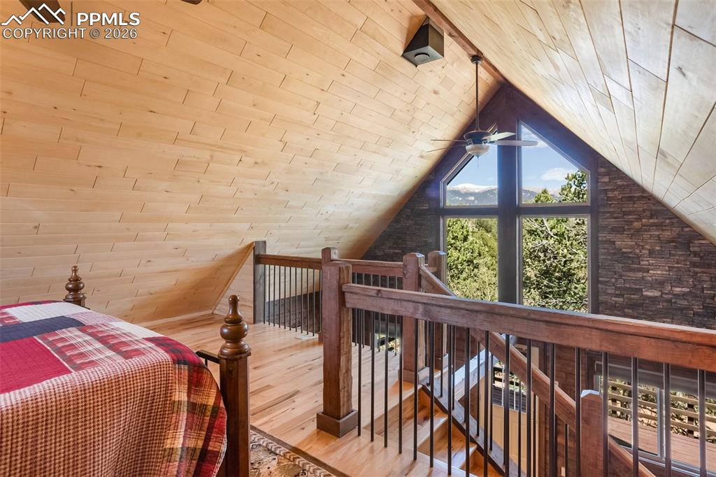 Image 15 of 21: Bedroom