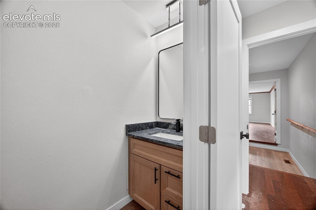 Image 39 of 43: Bathroom