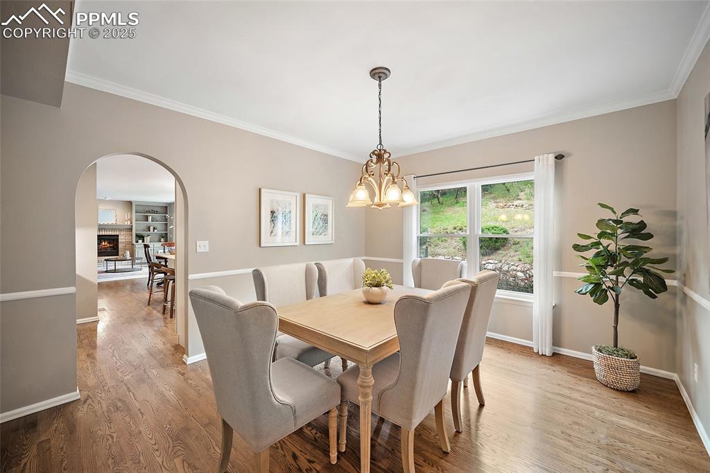 Image 10 of 49: Dining Area