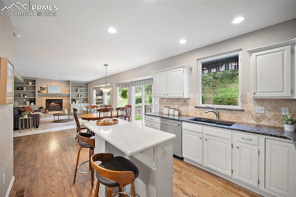 Image 12 of 49: Kitchen