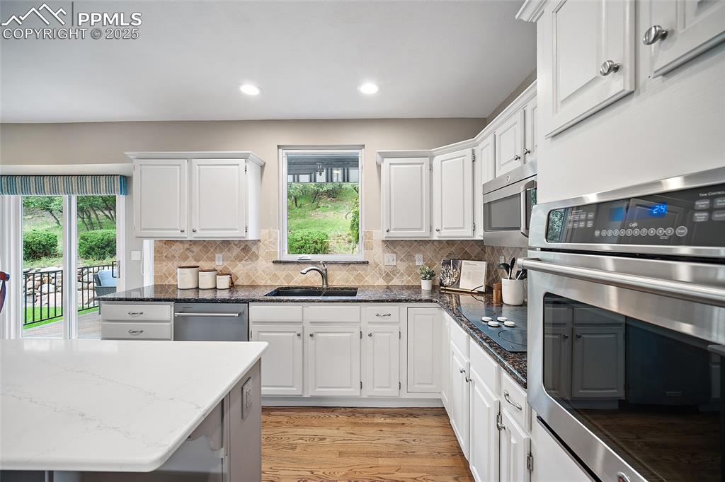 Image 13 of 49: Kitchen