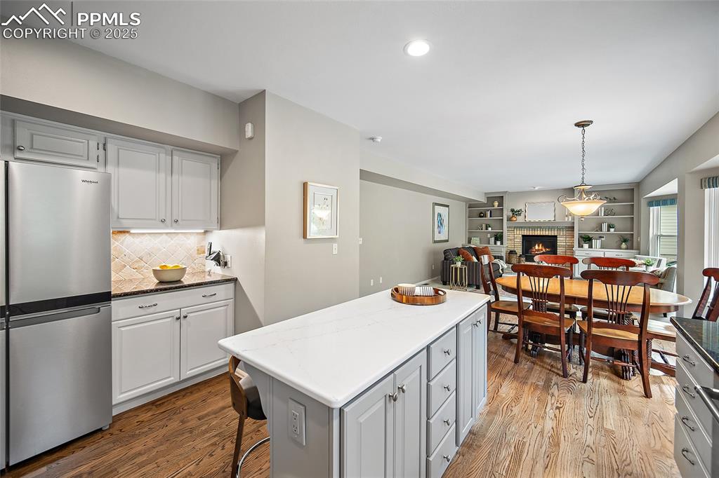 Image 14 of 49: Kitchen