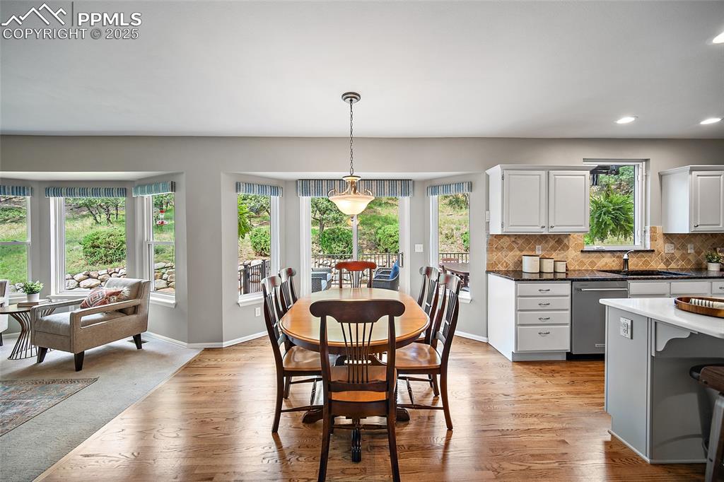 Image 19 of 49: Dining Area