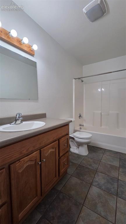 Image 13 of 22: Bathroom