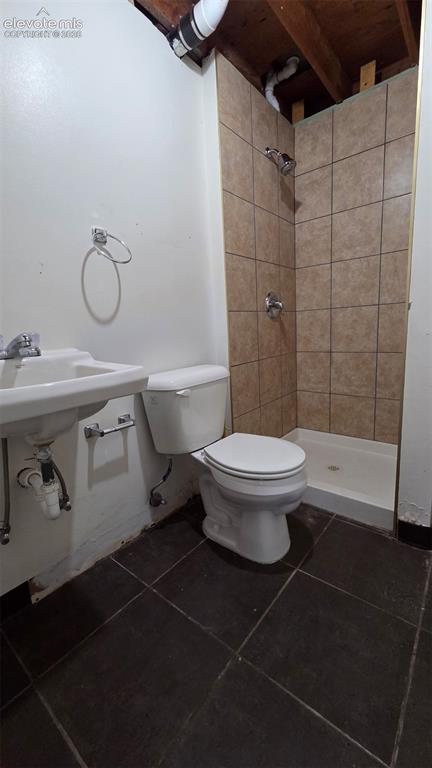 Image 18 of 22: Bathroom