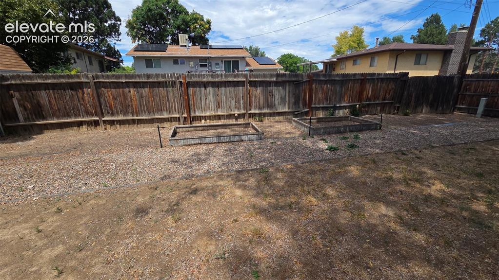 Image 21 of 22: Yard