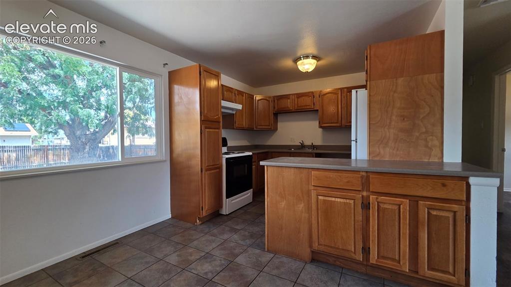 Image 6 of 22: Kitchen