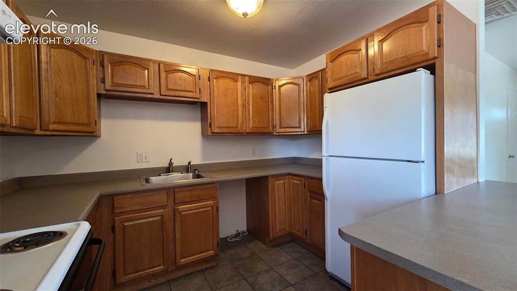 Image 7 of 22: Kitchen