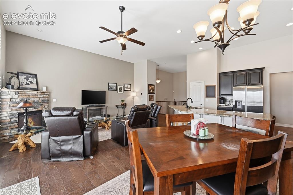 Image 10 of 44: Dining Area