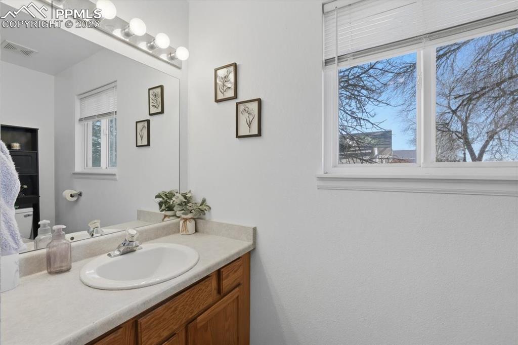 Image 11 of 27: Bathroom